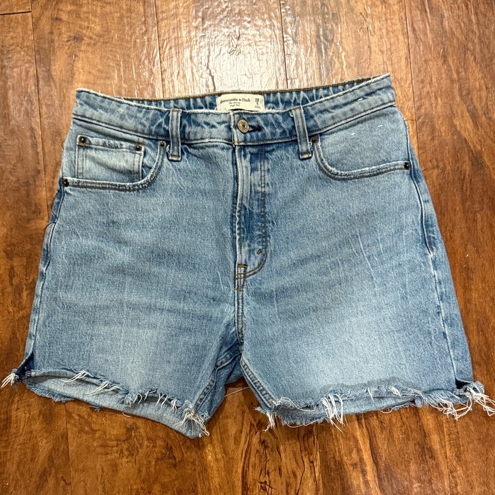 A&F ‘The skinny high rise’ short
